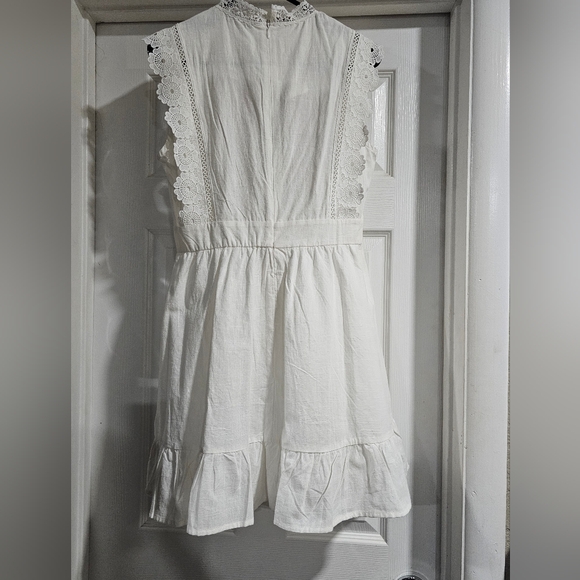 Floral embroidered mexican dress - Picture 3 of 6